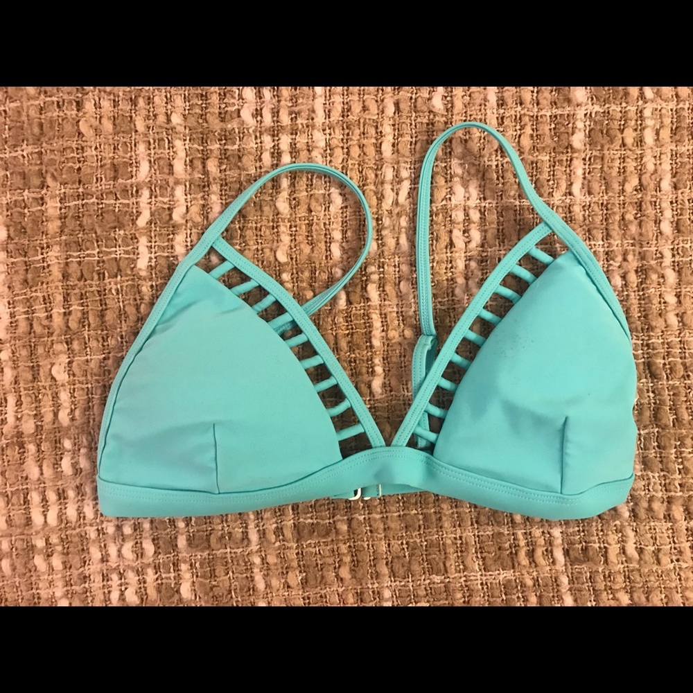 ~~ H O L L I S T E R ~~